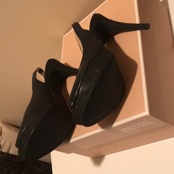 Shoes - Picture 3 of 5